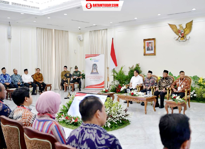 Wakil Presiden RI, Kemendagri, Kepala BPJS Ketenagakerjaan saat menyaksikan pembacaan program Paritrana Award 2023